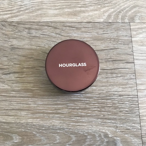 HOURGLASS NEW Veil Translucent Setting Powder - Picture 5 of 8